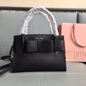 MIUMIU CROSSBODY LEATHER SHOULDER BAG<br>미우미우 크로스바디 레더 숄더 백<br>[26x18x13cm]