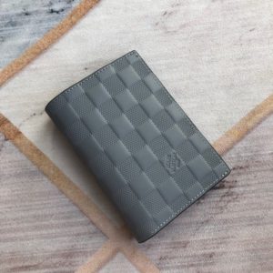 LOUIS VUITTON PASSPORT COVER<br>루이비통 여권 케이스<br><i>10x14cm 이태리가죽</i>