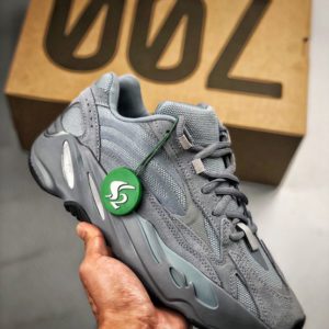 ADIDAS YEEZY BOOST 700<br>아디다스 이지 부스트 700<br><i>남녀공용 36-46 SIZE 최상급</i>