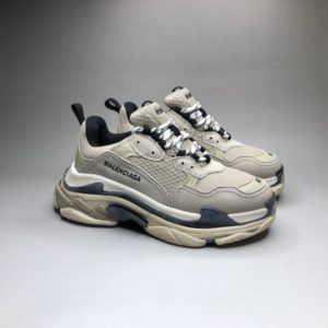 BALENCIAGA TRIPLE S<br>발렌시아가 트리플 S 스니커즈<i>35-45 SIZE 최상급</i>