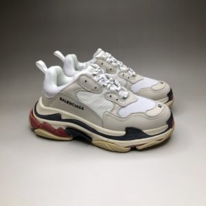 BALENCIAGA TRIPLE S<br>발렌시아가 트리플 S 스니커즈<i>35-45 SIZE 최상급</i>