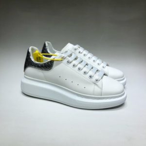 ALEXANDER MCQUEEN OVERSIZED SNEAKERS<br>알렉산더 맥퀸 오버솔 스니커즈<br><i>35-44 SIZE 최상급</i>