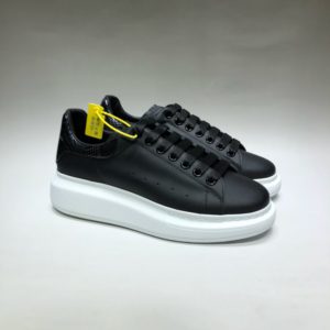 ALEXANDER MCQUEEN OVERSIZED SNEAKERS<br>알렉산더 맥퀸 오버솔 스니커즈<br><i>35-44 SIZE 최상급</i>