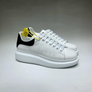 ALEXANDER MCQUEEN OVERSIZED SNEAKERS<br>알렉산더 맥퀸 오버솔 스니커즈<br><i>35-44 SIZE 최상급</i>