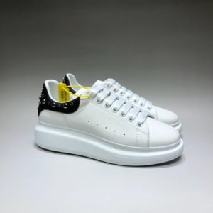 ALEXANDER MCQUEEN OVERSIZED SNEAKERS<br>알렉산더 맥퀸 오버솔 스니커즈<br><i>35-44 SIZE 최상급</i>