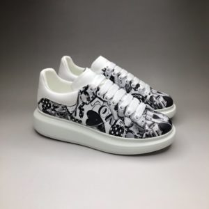 ALEXANDER MCQUEEN OVERSIZED SNEAKERS<br>알렉산더 맥퀸 오버솔 스니커즈<br><i>35-44 SIZE 최상급</i>