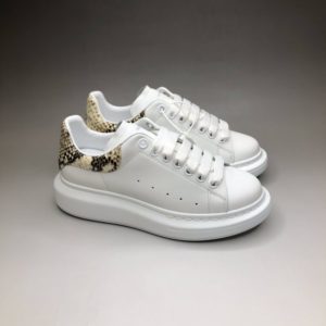 ALEXANDER MCQUEEN OVERSIZED SNEAKERS<br>알렉산더 맥퀸 오버솔 스니커즈<br><i>35-44 SIZE 최상급</i>