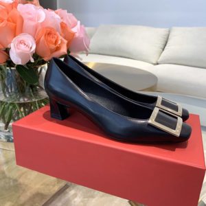 ROGER VIVIER MIDDLE HEEL SHOES<br>로저비비에 미들 힐 슈즈<br><i>35-40 SIZE 굽 4.5cm</i>