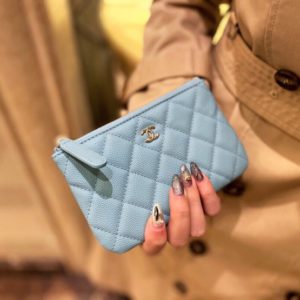 CHANEL CLASSIC FLAP WALLET<br>샤넬 클래식 플랩 지갑<br><i>15×9.5x1cm 이태리 캐비어소가죽</i>