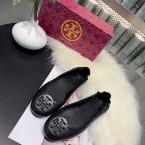 TORY BURCH LOGO BALLET FLAT SHOES<br>토리버치 로고 발레 플랫 슈즈<br><i>35-40 SIZE 이태리가죽</i>