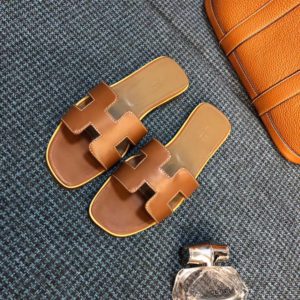 HERMES ORAN SANDAL<br>에르메스 오란 샌들<br><i>35-40 SIZE 이태리 소가죽</i>