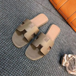 HERMES ORAN SANDAL<br>에르메스 오란 샌들<br><i>35-40 SIZE 이태리 소가죽</i>