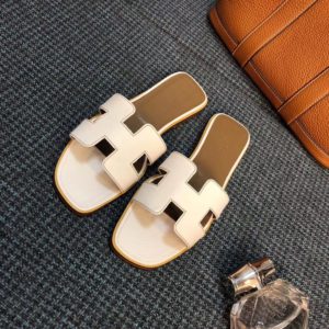 HERMES ORAN SANDAL<br>에르메스 오란 샌들<br><i>35-40 SIZE 이태리 소가죽</i>