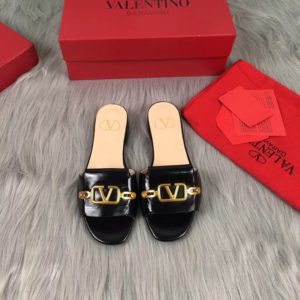 VALENTINO LOGO MULE SLIPPER<br>발렌티노 로고 뮬 슬리퍼<br><i>35-40 SIZE 이태리소가죽</i>