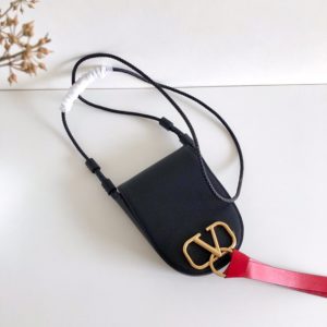 VALENTINO VLING CROSSBODY BAG<br>발렌티노 VRING 크로스바디 백<br><i>13x17x4cm 이태리가죽</i>