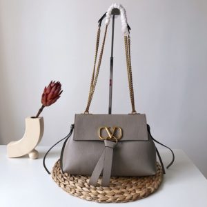 VALENTINO VLING SHOULDER BAG<br>발렌티노 VRING 숄더백<br><i>26x18x9cm 이태리가죽</i>