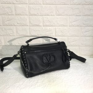 VALENTINO VLING CROSSBODY BAG<br>발렌티노 VRING 크로스바디 백<br><i>24x16x15cm 이태리가죽</i>