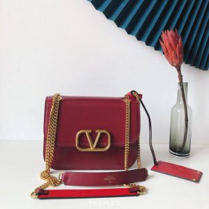 VALENTINO VLING SHINY SHOULDER BAG<br>발렌티노 VRING 숄더백<br><i>21x16x7cm 이태리가죽</i>