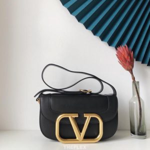 VALENTINO SUPERVEE CROSSBODY BAG<br>발렌티노 슈퍼비 크러스바디 백<br><i>26.5x15x9cm 이태리가죽</i>