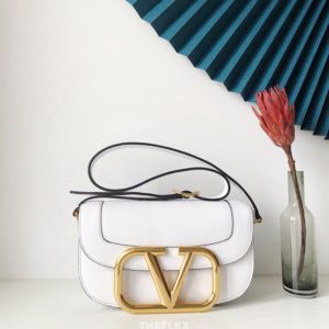 VALENTINO SUPERVEE CROSSBODY BAG<br>발렌티노 슈퍼비 크러스바디 백<br><i>26.5x15x9cm 이태리가죽</i>