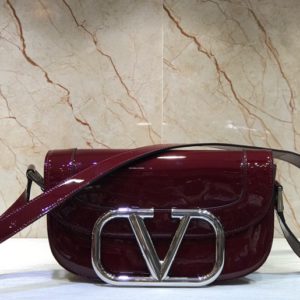 VALENTINO SUPERVEE CROSSBODY BAG<br>발렌티노 슈퍼비 크러스바디 백<br><i>26.5x15x9cm 이태리가죽</i>