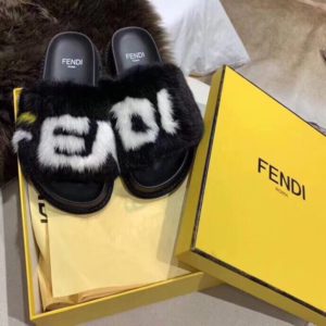 FENDI MANIA MINK FUR SLIPPER<br>펜디 마니아 밍크 퍼 슬리퍼<br><i>35-40 SIZE</i>