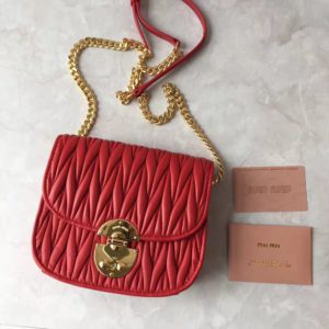 MIUMIU MATELASSE CROSSBAG<br>미우미우 마테라쎄 크로스백<br>[19x16x7cm]