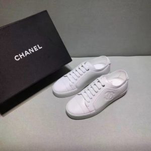 CHANEL CC LOGO SNEAKERS<br>샤넬 CC로고 스니커즈<br><i>35-38 SIZE</i>