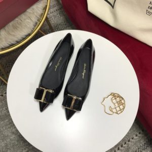 FERRAGAMO ZERI FLAT<br>페라가모 제리 플랫 슈즈(에나멜)<br><i>35-40 SIZE 이태리소,양가죽 주문제작+3-4일</i>