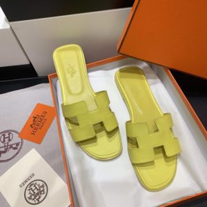 HERMES ORAN SANDAL<br>에르메스 오란 샌들<br><i>35-40 SIZE 이태리 소가죽</i>