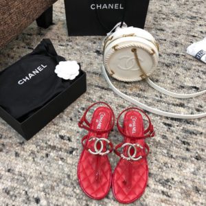 CHANEL CC LOGO FLIP-FLOP SANDAL<br>샤넬 CC 로고 플립플랍 샌들<br><i>35-40 SIZE 이태리 소가죽</i>