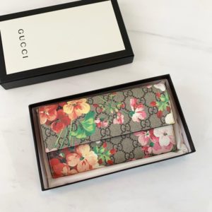 GUCCI GG BLOOM WALLET<br>구찌 GG 불룸 장지갑<br><i>19×10.5x2cm 이태리가죽</i>