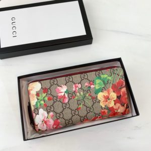 GUCCI GG BLOOM ZIPPY WALLET<br>구찌 GG 불룸 지퍼 장지갑<br><i>19×10.5x2cm 이태리가죽</i>