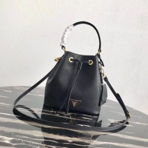 PRADA BUCKET BAG SAFFIANO<br>프라다 사피아노 버킷백<br>[22x22x14cm 사피아노가죽]