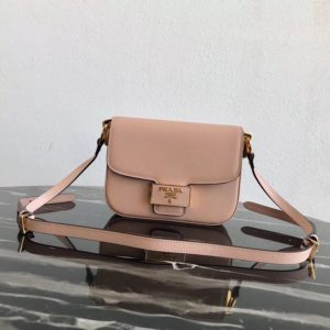 PRADA EMBLEME SAFFIANO LEATHER BAG<br>프라다 앙상블 레더 숄더백<br>[20.5x14x5cm 사피아노]