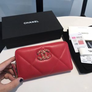 CHANEL 19 FLAP ZIPPER WALLET<br>샤넬 19 플랩 지퍼지갑<br><i>16.5x9cm 이태리산양가죽</i>