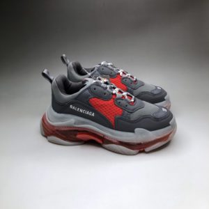 BALENCIAGA TRIPLE S<br>발렌시아가 트리플 S 스니커즈<br><i>35-45 SIZE 최상급</i>