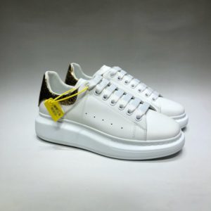 ALEXANDER MCQUEEN OVERSIZED SNEAKERS<br>알렉산더 맥퀸 오버솔 스니커즈<br><i>35-44 SIZE 최상급</i>