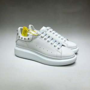 ALEXANDER MCQUEEN OVERSIZED SNEAKERS<br>알렉산더 맥퀸 오버솔 스니커즈<br><i>35-44 SIZE 최상급</i>