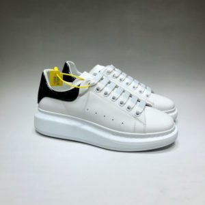 ALEXANDER MCQUEEN OVERSIZED SNEAKERS<br>알렉산더 맥퀸 오버솔 스니커즈<br><i>35-44 SIZE 최상급</i>