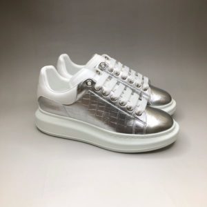 ALEXANDER MCQUEEN OVERSIZED SNEAKERS<br>알렉산더 맥퀸 오버솔 스니커즈<br><i>35-44 SIZE 최상급</i>