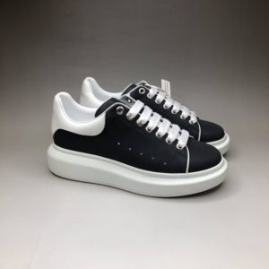 ALEXANDER MCQUEEN OVERSIZED SNEAKERS<br>알렉산더 맥퀸 오버솔 스니커즈<br><i>35-44 SIZE 최상급</i>