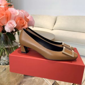 ROGER VIVIER MIDDLE HEEL SHOES<br>로저비비에 미들 힐 슈즈<br><i>35-40 SIZE 굽 4.5cm</i>