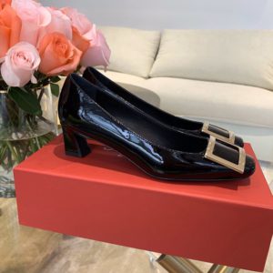 ROGER VIVIER MIDDLE HEEL SHOES<br>로저비비에 미들 힐 슈즈<br><i>35-40 SIZE 굽 4.5cm</i>