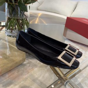 ROGER VIVIER FLAT SHOES<br>로저비비에 플랫 슈즈<br><i>35-40 SIZE 소가죽</i>