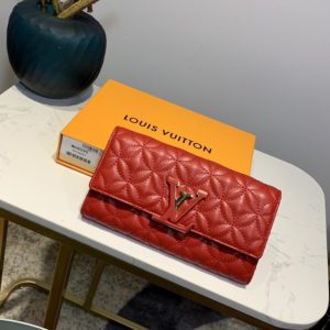 LOUIS VUITTON CAPUCINES WALLET<br>루이비통 카푸신 장지갑<br><i>20x11x2.5cm</i>