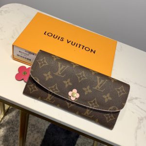 LOUIS VUITTON MONOGRAM EMILIE FLOWER WALLET<br>루이비통 모노그램 에밀리 플라워 지갑<br><i>19x10cm</i>