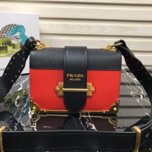 PRADA SAFFIANO CAHIER SHOULDER BAG<br>프라다 사피아노 카이에 숄더 백<br>[20x14x8.5cm 사피아노가죽]