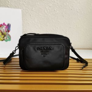 PRADA NYLON SHOULDER BAG<br>프라다 나일론 숄더백<br>[20x14x7cm 프라다소재]