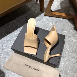 BOTTEGA VENETA STRETCH SANDAL<br>보테가 베네타 스트레치 플랫 샌들<br><i>35-40 SIZE 굽 9cm</i>